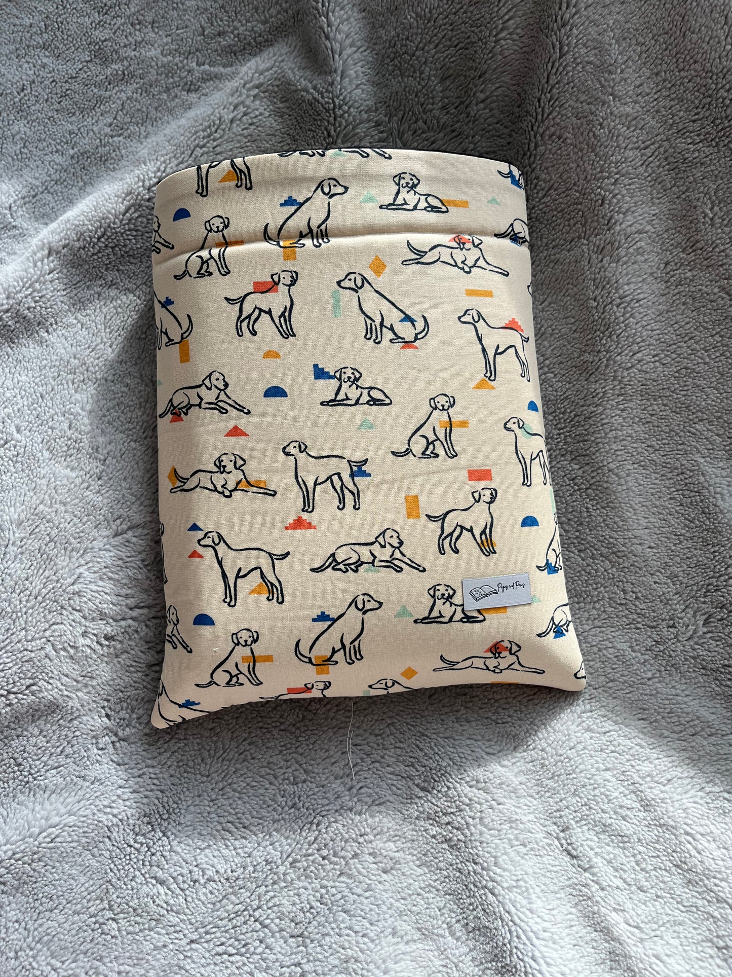 Outlined Labrador Book Sleeve