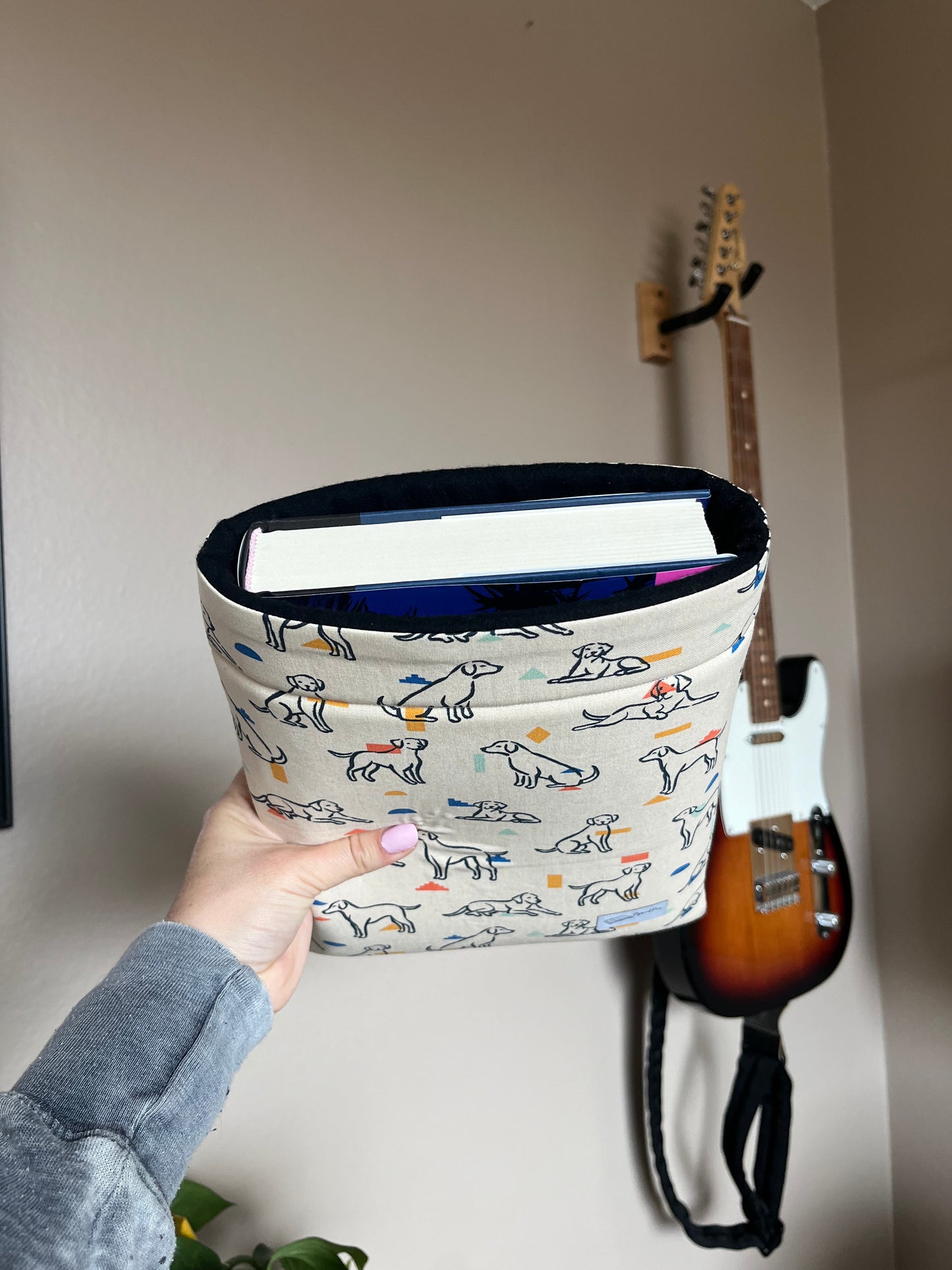 Outlined Labrador Book Sleeve