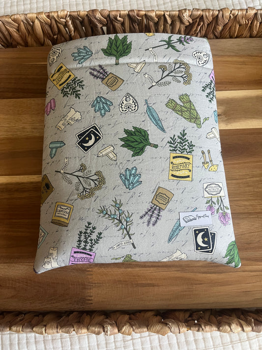 Witches Be Brewing Book Sleeve