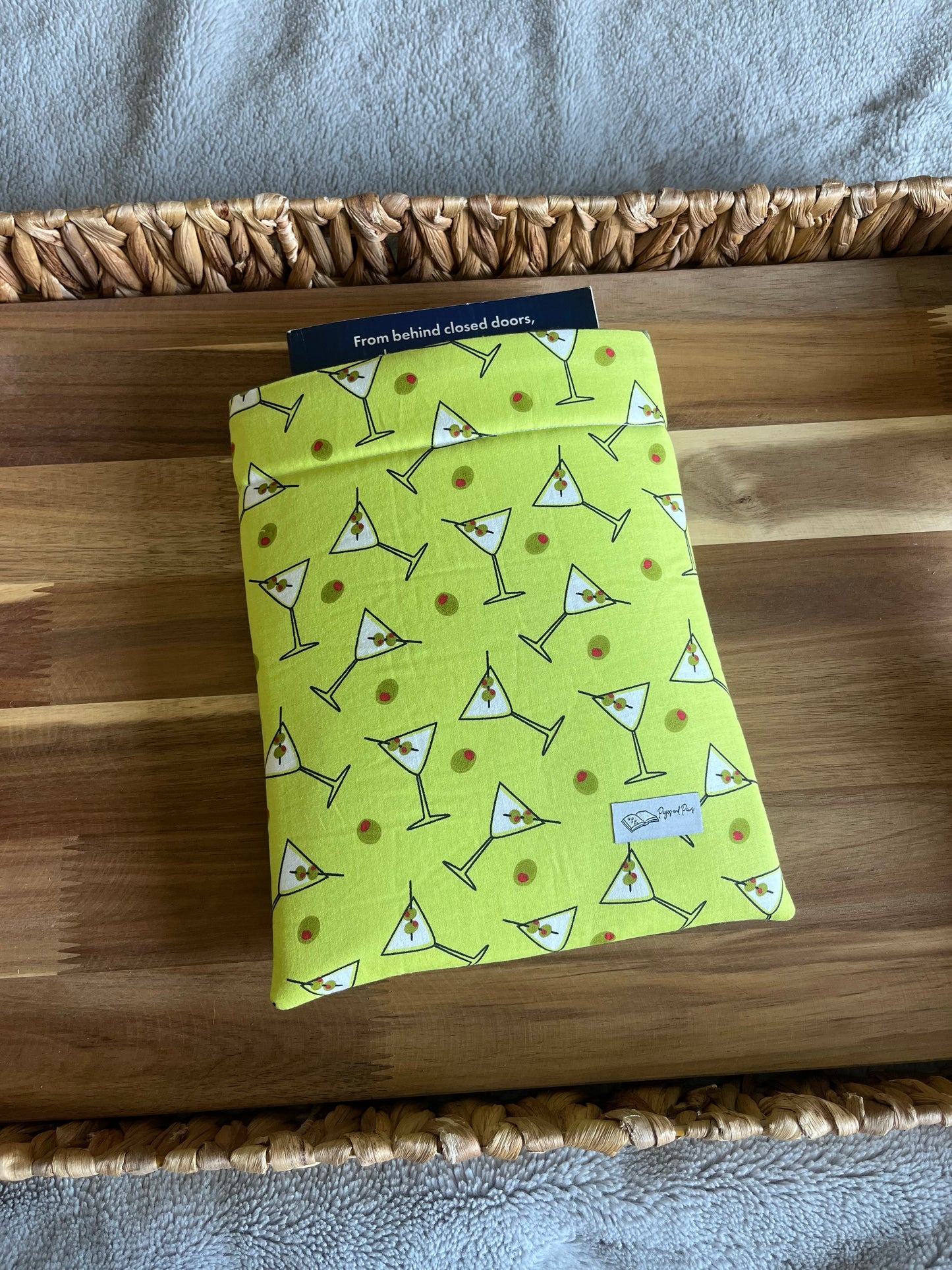 Martini Reads Book Sleeve
