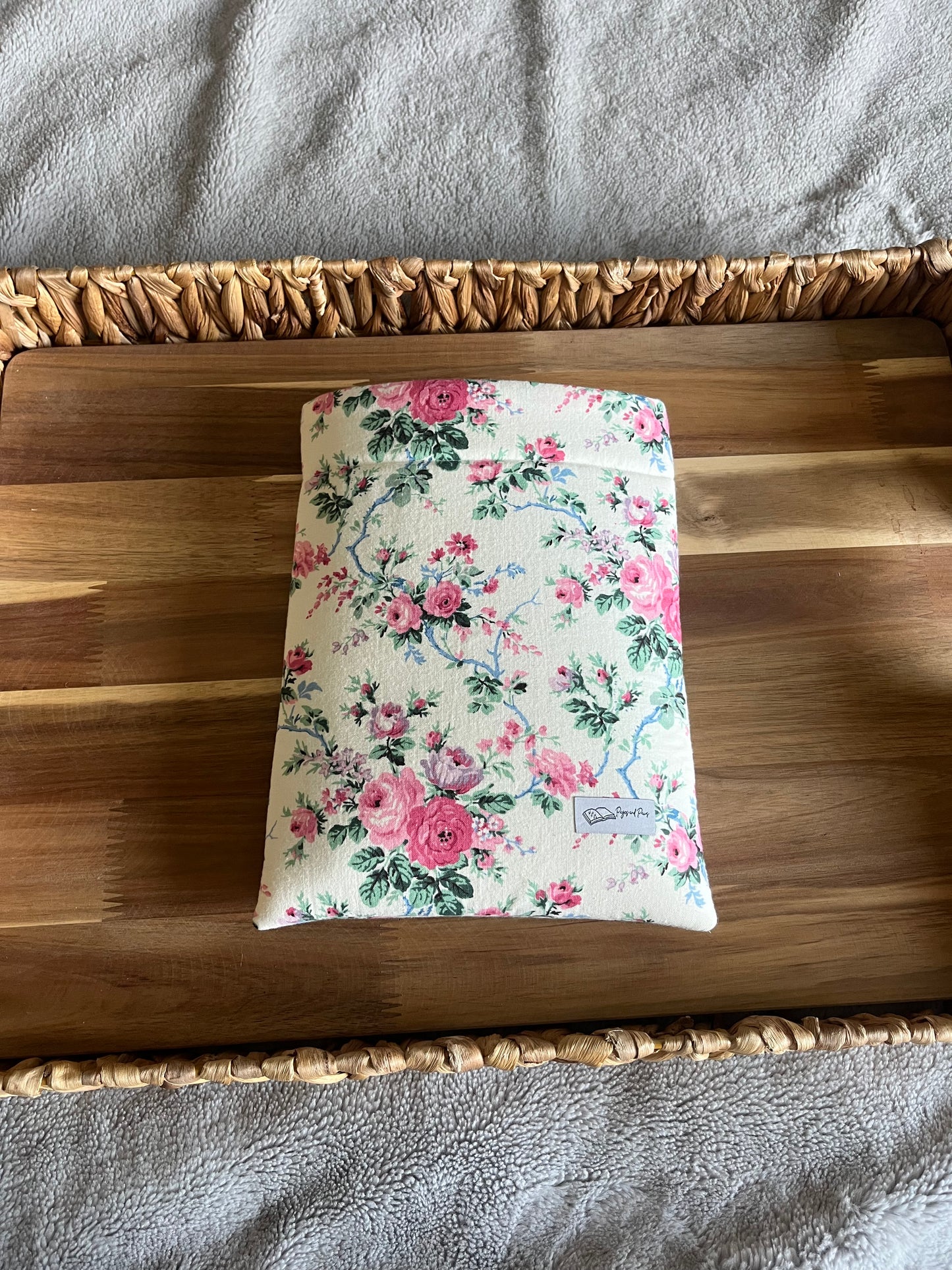Vintage Roses on White Book Sleeve