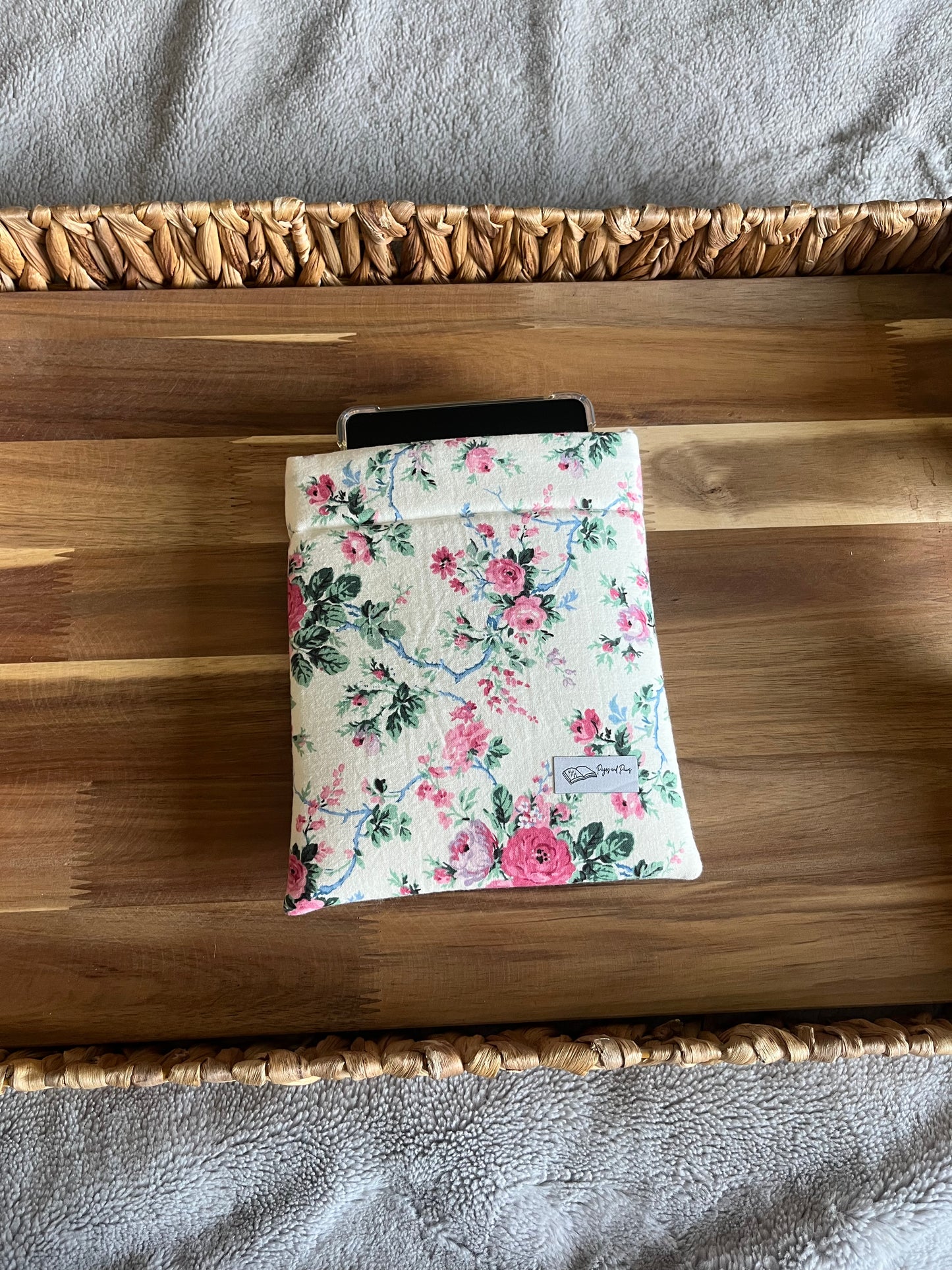 Vintage Roses on White Book Sleeve