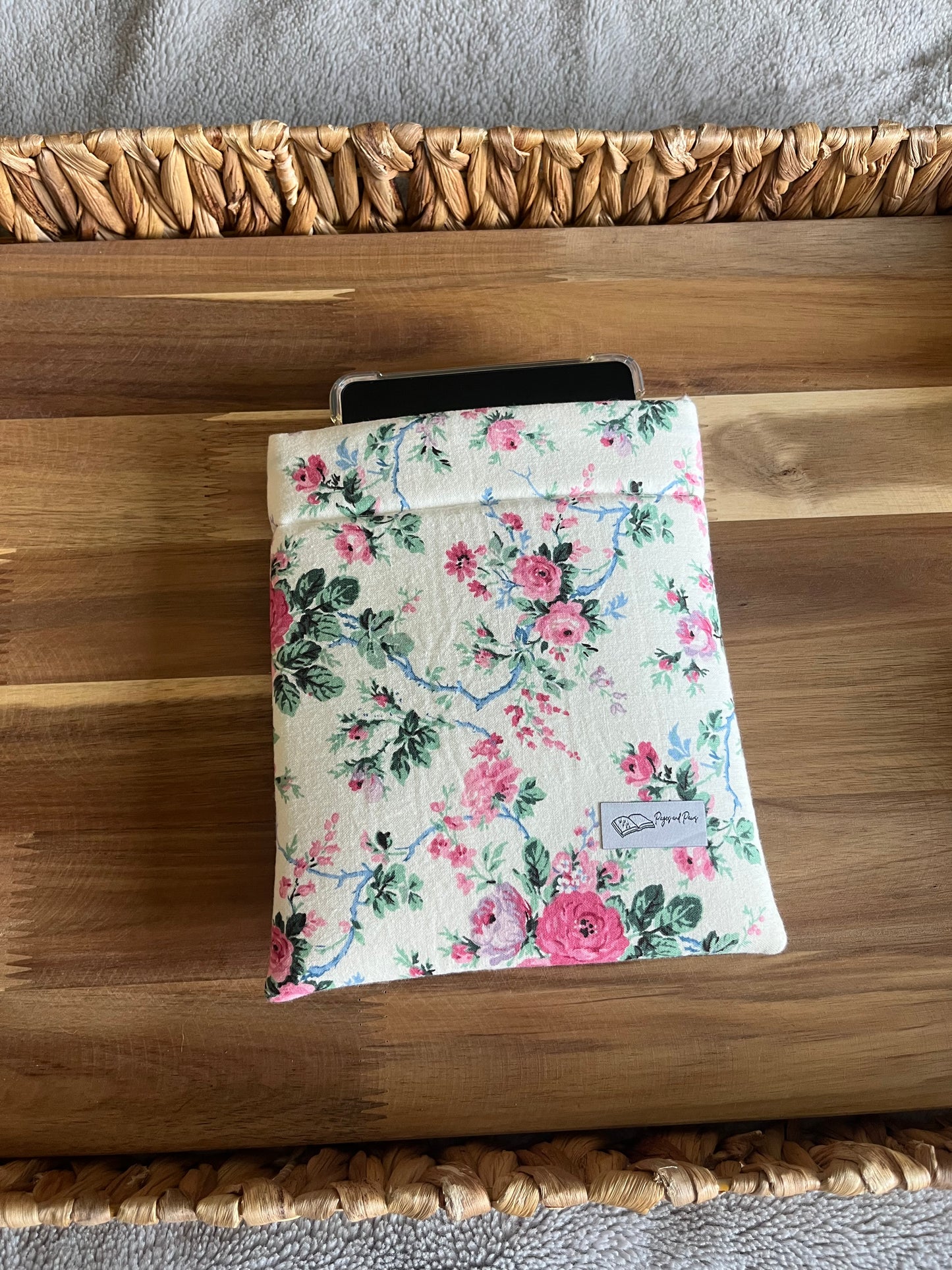 Vintage Roses on White Book Sleeve
