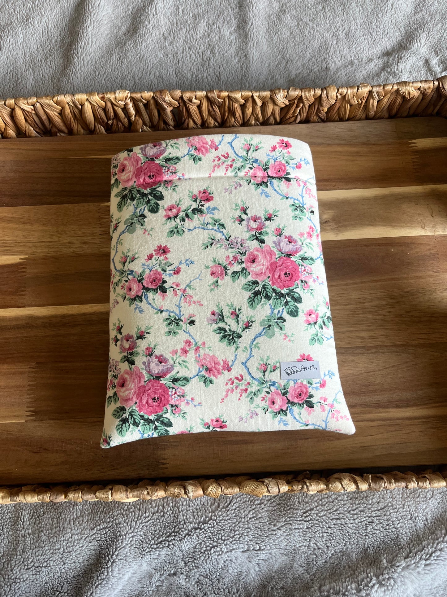 Vintage Roses on White Book Sleeve