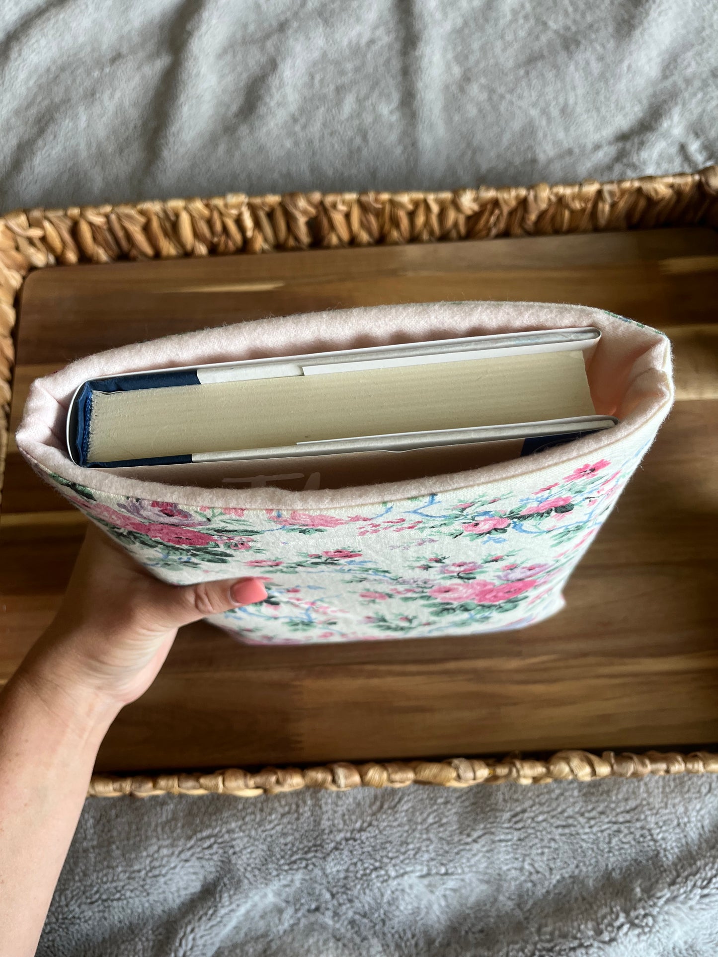 Vintage Roses on White Book Sleeve