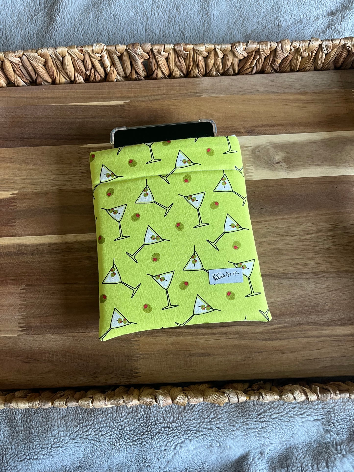 Martini Reads Book Sleeve