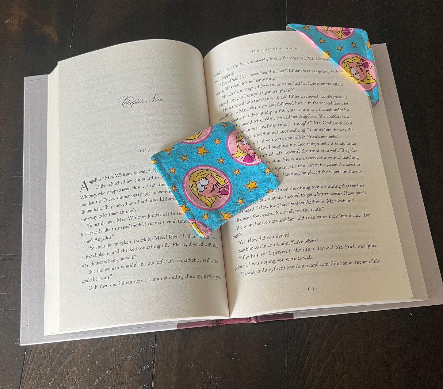 Lizzie Medallions Corner Bookmark