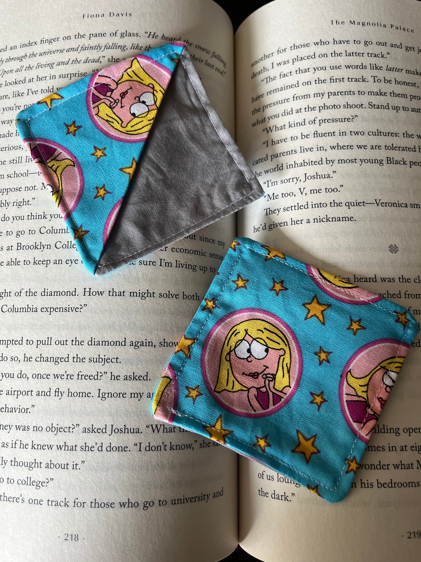 Lizzie Medallions Corner Bookmark