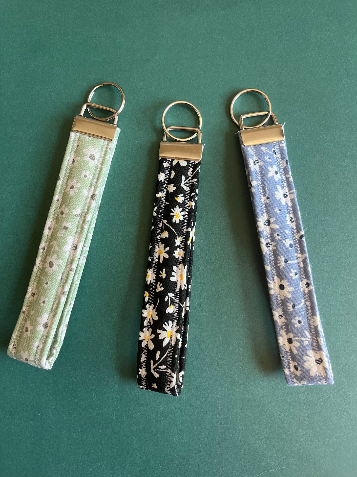 Daisies Wristlet Keychain